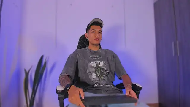 Snapshot of Nickyblazze_ chatting on November 22, 2025, 12:04 pm Nickyblazze online show from November 22, 2025, 12:04 pm