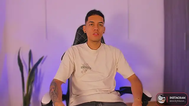 Snapshot of Nickyblazze_ chatting on October 28, 2025, 12:48 pm Nickyblazze online show from October 28, 2025, 12:48 pm