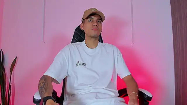 Snapshot of Nickyblazze_ chatting on October 11, 2025, 12:06 pm Nickyblazze online show from October 11, 2025, 12:06 pm