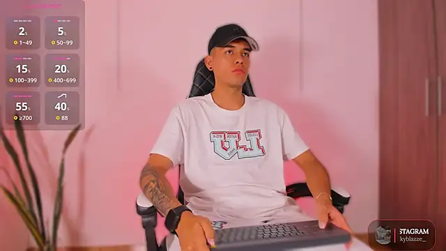 Snapshot of Nickyblazze_ chatting on November 10, 2025, 12:54 pm Nickyblazze online show from November 10, 2025, 12:54 pm