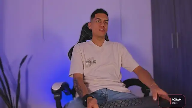 Snapshot of Nickyblazze_ chatting on November 7, 2025, 11:59 am Nickyblazze online show from November 7, 2025, 11:59 am