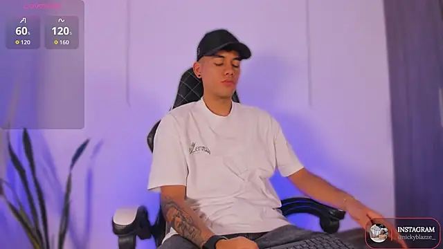 Snapshot of Nickyblazze_ chatting on November 9, 2025, 6:45 pm Nickyblazze online show from November 9, 2025, 6:45 pm