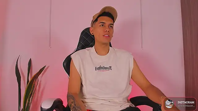 Snapshot of Nickyblazze_ chatting on October 25, 2025, 12:28 pm Nickyblazze online show from October 25, 2025, 12:28 pm