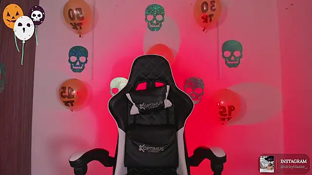 Snapshot of Nickyblazze_ chatting on October 31, 2025, 2:35 pm Nickyblazze online show from October 31, 2025, 2:35 pm