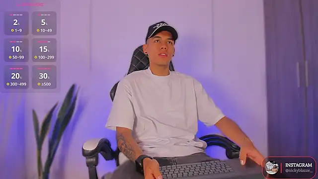 Snapshot of Nickyblazze_ chatting on November 18, 2025, 12:41 pm Nickyblazze online show from November 18, 2025, 12:41 pm