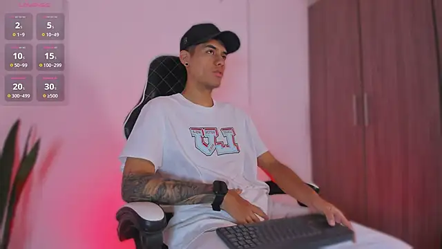 Snapshot of Nickyblazze_ chatting on November 29, 2025, 11:54 am Nickyblazze online show from November 29, 2025, 11:54 am