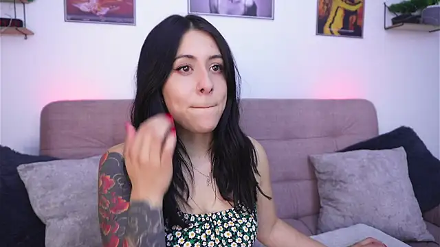 Snapshot of SophiieCumsx chatting on June 27, 2026, 9:10 pm SophiieCumsx online show from June 27, 2026, 9:10 pm