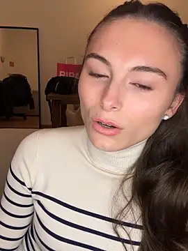 SophiiaStarr online show from November 18, 2025, 8:23 pm