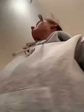 SophiiaStarr online show from October 30, 2025, 7:44 pm