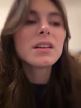 SophiiaStarr online show from December 4, 2025, 6:29 pm