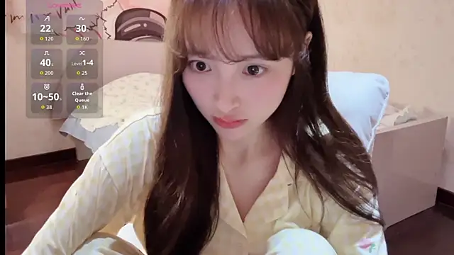 xiaoyun 666 online show from November 12, 2025, 9:18 pm