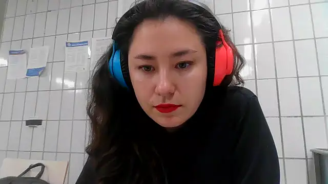 Snapshot of Emparia chatting on November 1, 2025, 10:36 pm Emparia online show from November 1, 2025, 10:36 pm