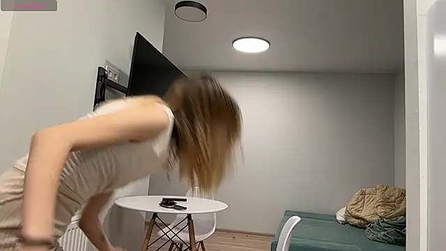 Snapshot of Denni_Spilber chatting on February 13, 2026, 5:02 pm Denni Spilber online show from February 13, 2026, 5:02 pm