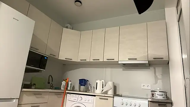 Denni Spilber online show from October 5, 2025, 5:58 pm