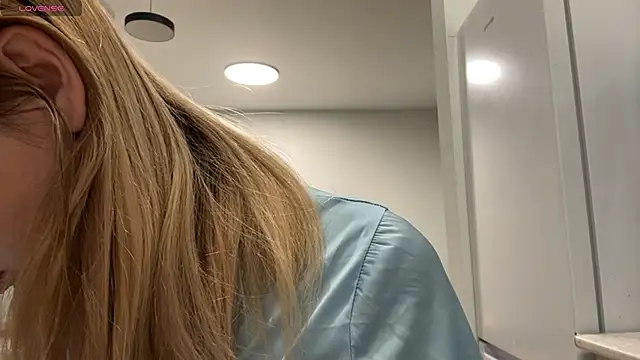 Snapshot of Denni_Spilber chatting on February 5, 2026, 4:36 pm Denni Spilber online show from February 5, 2026, 4:36 pm