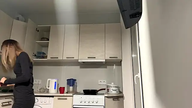 Denni Spilber online show from September 27, 2025, 4:46 pm