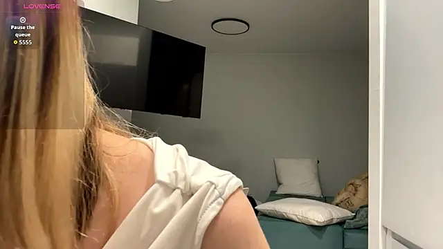 Snapshot of Denni_Spilber chatting on February 1, 2026, 4:16 pm Denni Spilber online show from February 1, 2026, 4:16 pm