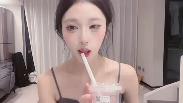 ZhaoZhao-ZM online show from October 23, 2025, 1:54 pm