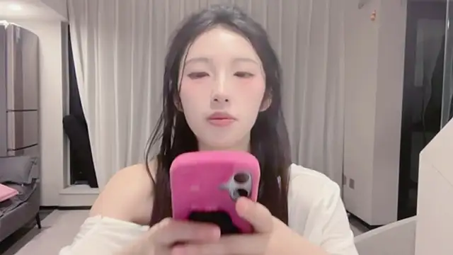 ZhaoZhao-ZM online show from November 20, 2025, 1:56 pm