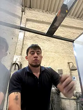 Snapshot of True_Di chatting on December 18, 2025, 4:33 pm True Di online show from December 18, 2025, 4:33 pm