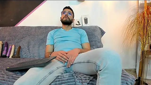 Snapshot of DanteWinter chatting on March 2, 2026, 3:40 am DanteWinter online show from March 2, 2026, 3:40 am