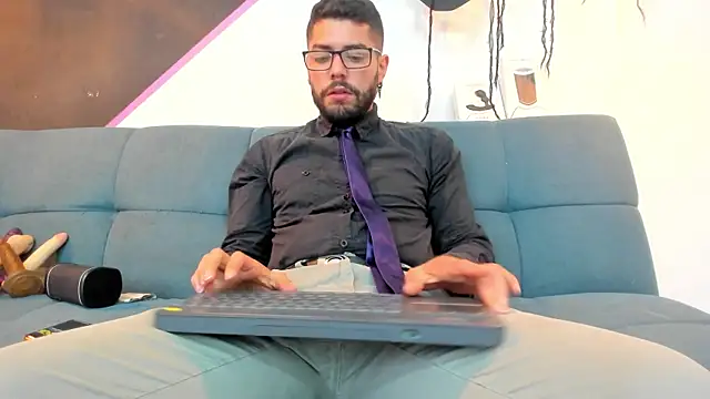 DanteWinter online show from October 23, 2025, 5:50 am