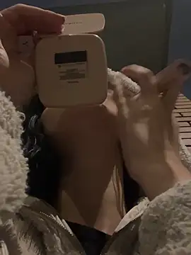 XBODTRIIPX online show from December 3, 2025, 3:07 am