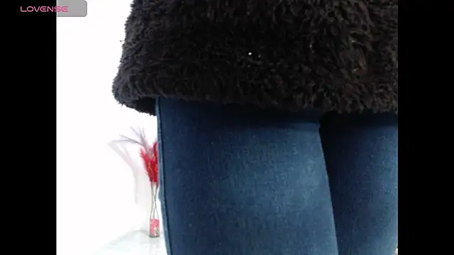 Snapshot of jatzibe_hot_93 chatting on February 14, 2026, 2:06 pm jatzibe hot 93 online show from February 14, 2026, 2:06 pm