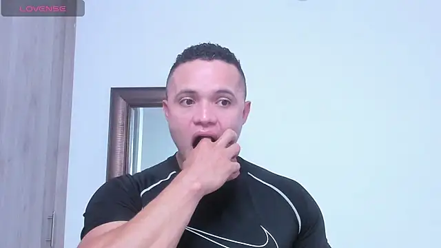 KingLevi01 online show from October 14, 2025, 10:31 pm