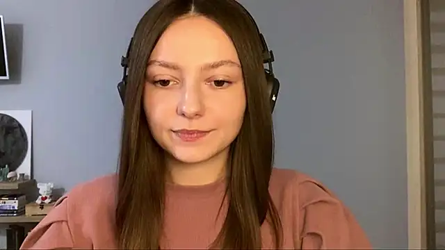 Snapshot of SoulHiperAgne_ chatting on October 19, 2025, 1:03 pm SoulHiperAgne online show from October 19, 2025, 1:03 pm