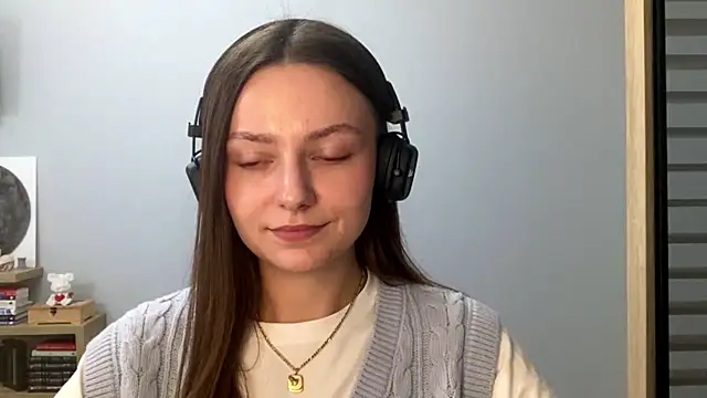 Snapshot of SoulHiperAgne_ chatting on October 21, 2025, 3:11 pm SoulHiperAgne online show from October 21, 2025, 3:11 pm