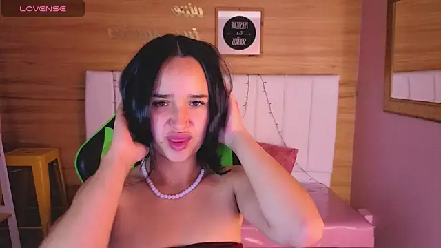 bella vibess s online show from March 3, 2026, 12:45 pm