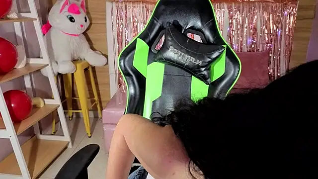 bella vibess s online show from April 14, 2026, 12:54 pm