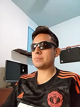 aczinovelez342 online show from January 9, 2026, 10:49 pm