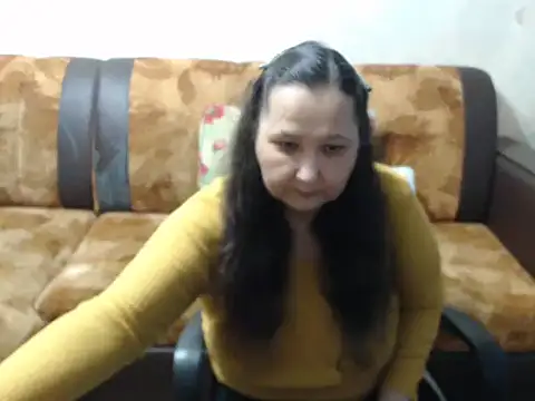Snapshot of emu-_ chatting on November 19, 2025, 10:10 pm emu- online show from November 19, 2025, 10:10 pm