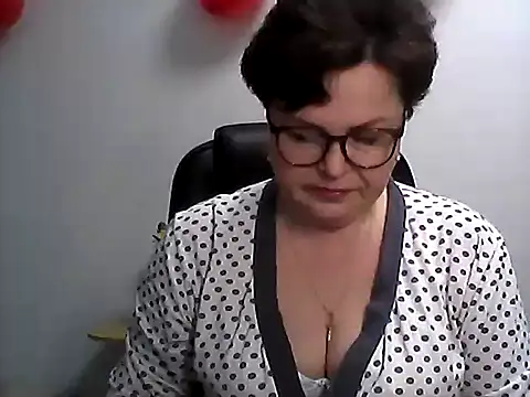 Snapshot of EllaLove2277 chatting on February 18, 2026, 6:33 am EllaLove2277 online show from February 18, 2026, 6:33 am