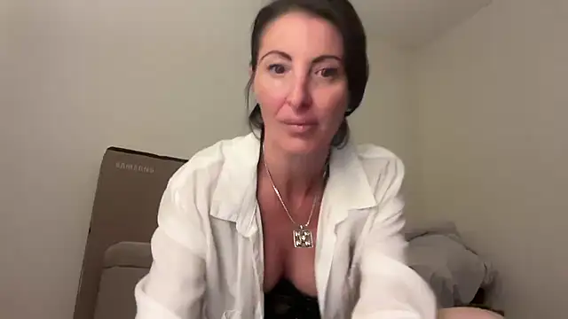 NurseStephania online show from October 19, 2025, 3:31 am