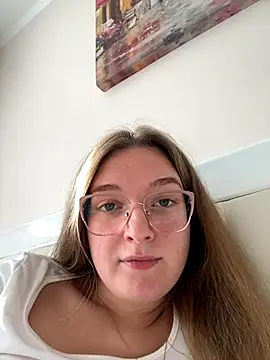 Bellatrisssaa online show from November 5, 2025, 9:45 am