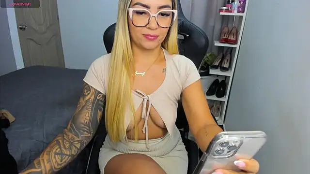 NicolPorto online show from September 23, 2025, 12:23 pm