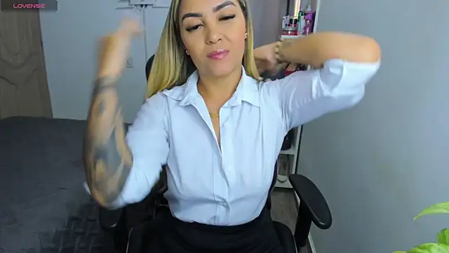 NicolPorto online show from October 5, 2025, 11:56 am