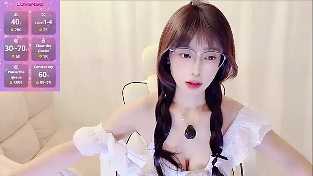 yuanbao a online show from February 8, 2026, 12:03 pm