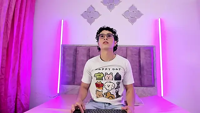 0anonimo bottom1 online show from September 17, 2025, 1:02 pm