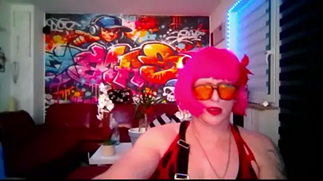 hellgirl1980 online show from May 6, 2026, 10:58 pm