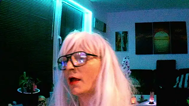 hellgirl1980 online show from November 12, 2025, 11:08 pm