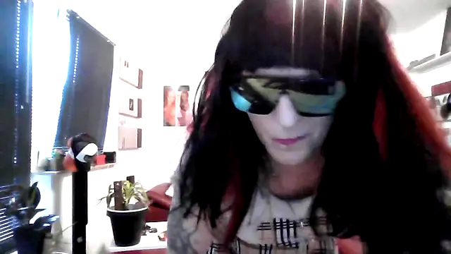 hellgirl1980 online show from September 9, 2025, 4:49 pm