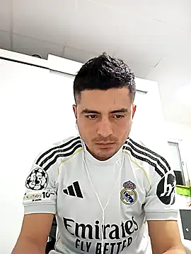 Andr3s69xxx online show from February 15, 2026, 7:46 pm