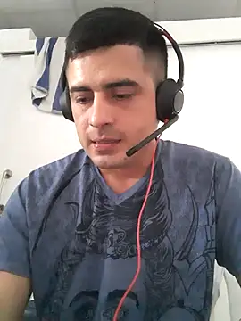 Andr3s69xxx online show from May 2, 2026, 5:40 pm