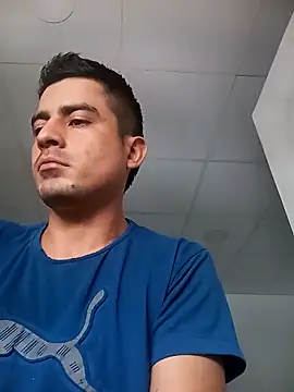 Andr3s69xxx online show from February 7, 2026, 12:13 pm