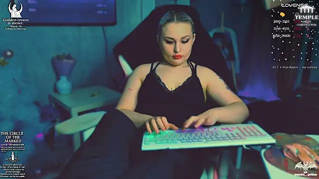 Wounded Goddess  online show from December 17, 2025, 3:50 pm