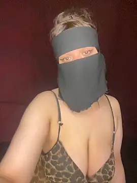 RooVaaN-Xx online show from October 2, 2025, 4:27 am